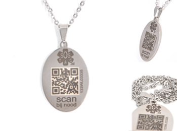 SOS hanger RVS met schakelketting. SOS hanger RVS met schakelketting en unieke SOS QR-code.
